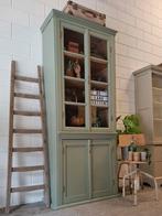 Vintage/Brocante hoge groene schoolkast, buffetkast
