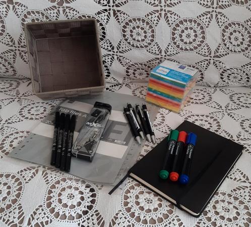 Teken/kleur/schrijf/vakantie/camping/school set 3, Hobby en Vrije tijd, Tekenen, Zo goed als nieuw, Potlood of Stift, Ophalen of Verzenden
