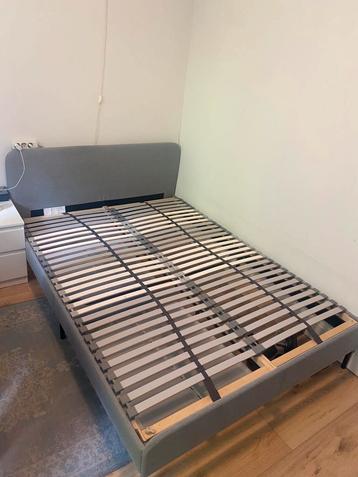 Slattum bedframe 140 bij 200cm + lattenbodems + matras 