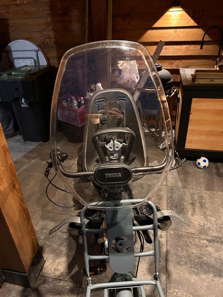 Thule yepp nexxt mini, Fietsen en Brommers, Fietsaccessoires | Fietsstoeltjes, Gebruikt, Voorzitje, 0 t/m 13 kg, Voetsteuntjes