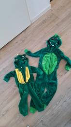 2 onesies dino / krokodil / carnavalsoutfit / carnavalspak, Ophalen, Zo goed als nieuw, 104 of kleiner, Jongen of Meisje