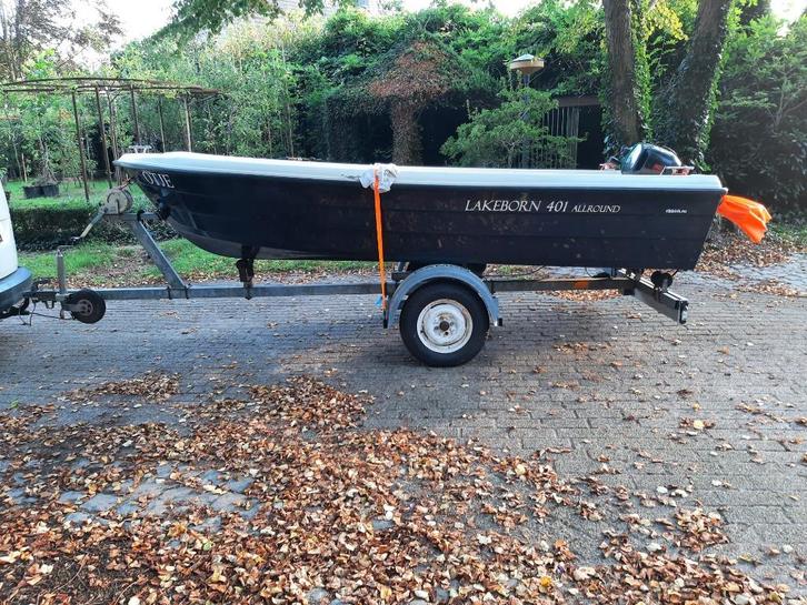 boot  met trailer, Watersport en Boten, Sloepen, Zo goed als nieuw, Tot 10 pk, 3 tot 6 meter, Buitenboordmotor, Benzine, Polyester