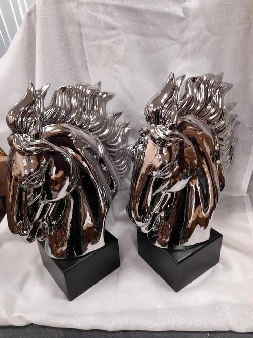 Mooie ceramic beelden paarden hoofden 65.00 p.s, Verzamelen, Beelden en Beeldjes, Zo goed als nieuw, Dier, Ophalen of Verzenden