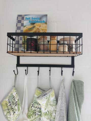 Industriële wandrek met haken - zwart staal & houtlook plank beschikbaar voor biedingen