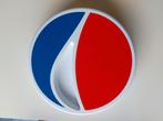 Pepsi Cola kunstof wandbord in kroonkurkmodel., Ophalen of Verzenden, Nieuw, Reclamebord
