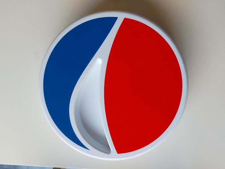 Pepsi Cola kunstof wandbord in kroonkurkmodel., Verzamelen, Merken en Reclamevoorwerpen, Nieuw, Reclamebord, Ophalen of Verzenden