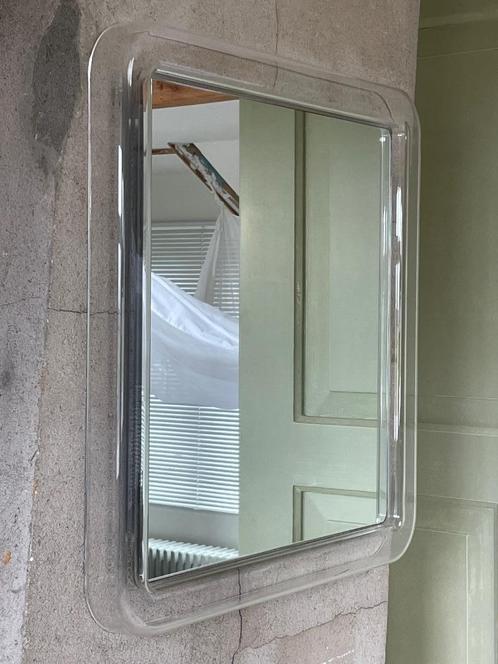Plexiglas spiegel rand 1970s 1980s retro wandspiegel, Huis en Inrichting, Woonaccessoires | Spiegels, Gebruikt, 50 tot 75 cm, Minder dan 100 cm