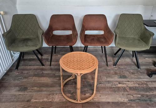 4 stijlvolle stoelen met rotan bijzettafel, Huis en Inrichting, Stoelen, Zo goed als nieuw, Vier, Riet of Rotan, Stof, Bruin, Ophalen