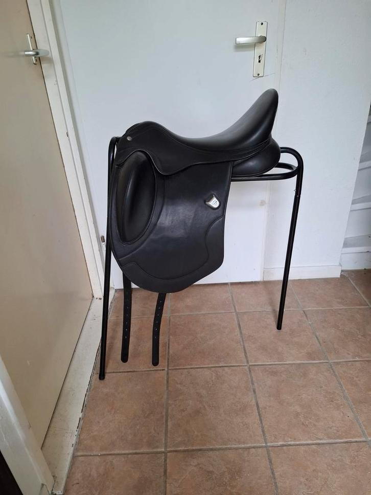 Bates artiste maat 17/17.5 weinig gebruikt, Dieren en Toebehoren, Paarden en Pony's | Zadels, Zo goed als nieuw, Dressuur, Ophalen of Verzenden