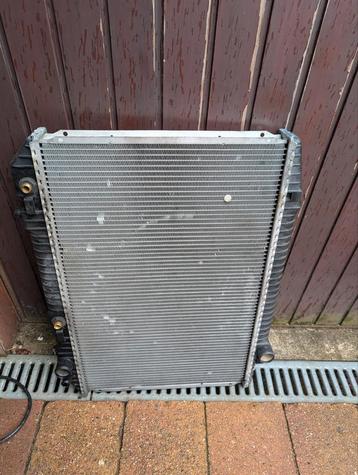 W126 Mercedes radiateur  beschikbaar voor biedingen
