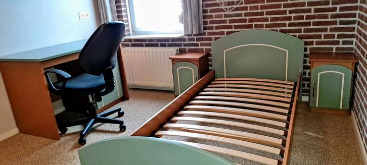 Slaapkamer met bed, kast, bureau en meer, Huis en Inrichting, Slaapkamer | Complete slaapkamers, Zo goed als nieuw, Eenpersoons
