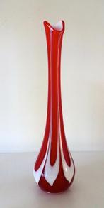 Glazen vaas rood opaline met witte tekening 4658-g, Ophalen of Verzenden