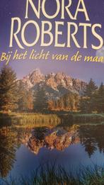 Bij het licht van de maan - Nora Roberts, Boeken, Ophalen of Verzenden, Gelezen, Nora Roberts, Nederland
