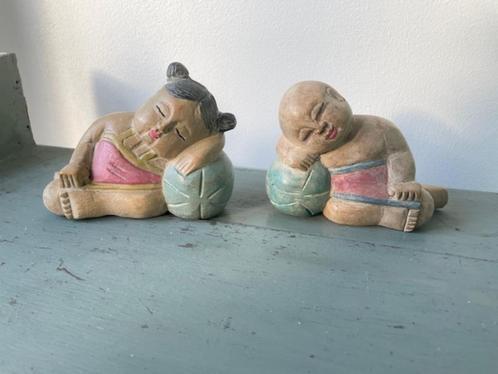 2 x vintage houten Oosters beeldje kinderen. Pasteltinten, Verzamelen, Beelden en Beeldjes, Zo goed als nieuw, Mens, Ophalen