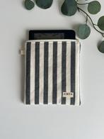Handgemaakt e-reader sleeve 7” gevoerd - Swedish stripes, Computers en Software, E-readers, Nieuw, 7 inch, LINYA, Aalsmeerderweg 183-45, 1432 CN Aalsmeer
