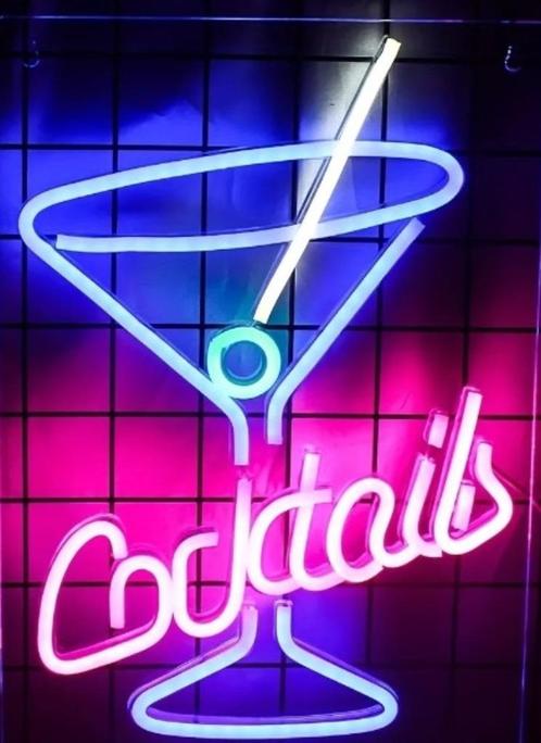 neon verlichting LED 'Cocktails' op plexiglas met schakelaar, Huis en Inrichting, Lampen | Wandlampen, Ophalen of Verzenden