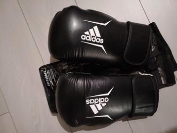 Nieuwe adidas bokshandschoenen, 2x gebruikt, incl. Bandage beschikbaar voor biedingen