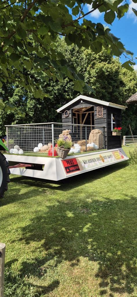 Versierde wagen PFAS, kippen, boerderij 4e plaats Koekange, Hobby en Vrije tijd, Feestartikelen | Verhuur, Zo goed als nieuw, Carnaval