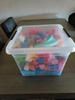 Bak vol met gekleurde leukel blokken, Ophalen of Verzenden, Zo goed als nieuw