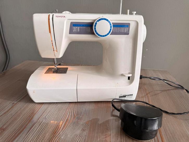 Toyota KB14 RS2000 Naaimachine – Defect, Hobby en Vrije tijd, Naaimachines en Toebehoren, Gebruikt, Naaimachine, Overige merken