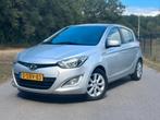 Hyundai i20 1.2I 5-DRS 2013 Grijs, Euro 5, Zwart, 4 cilinders, Origineel Nederlands