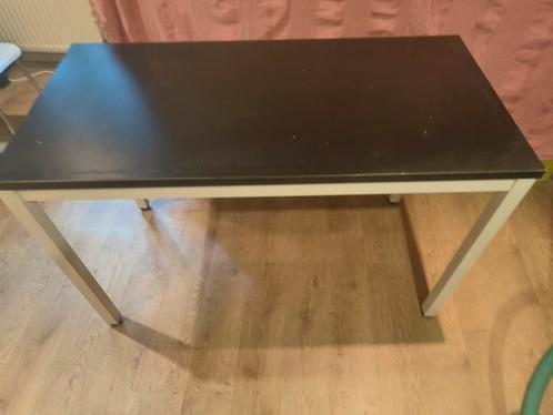Tafel met metalen frame., Huis en Inrichting, Tafels | Sidetables, Zo goed als nieuw, 50 tot 75 cm, 100 tot 150 cm, Rechthoekig