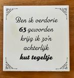 Tegeltje 63 jaar, Huis en Inrichting, Woonaccessoires | Tekstborden en Spreuken, Ophalen, Zo goed als nieuw
