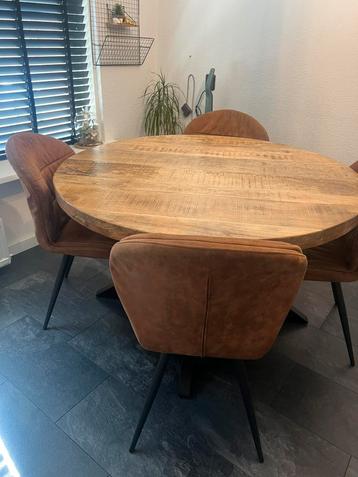 Eettafel beschikbaar voor biedingen