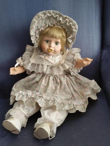 3 mooie poppen beschikbaar voor biedingen