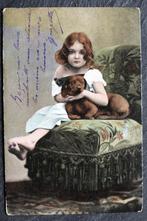 Samen met de teckel zit ze op de groene stoel, 1903, Verzamelen, Gelopen, Voor 1920, Verzenden, Hond of Kat