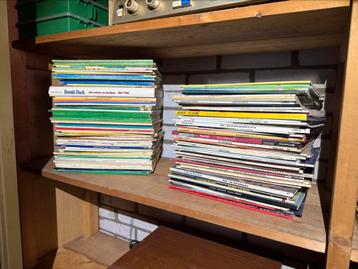 Stapel stripboeken van 60 cm beschikbaar voor biedingen