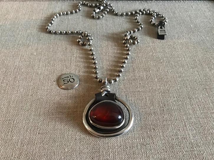 Uno de 50 ketting (130) Rode steen op leer met embleem, Sieraden, Tassen en Uiterlijk, Kettingen, Nieuw, Overige materialen, Zilver