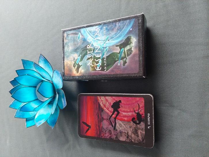 Astro essentia, Boeken, Esoterie en Spiritualiteit, Zo goed als nieuw, Overige typen, Tarot of Kaarten leggen, Ophalen of Verzenden