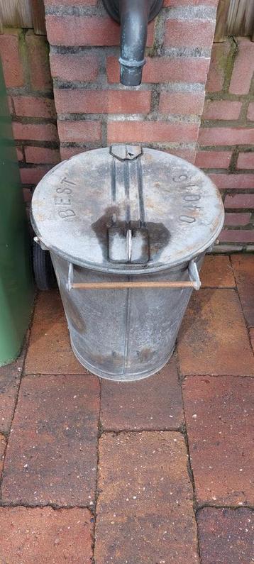 Oude vuilnisbak uit de gemeente Best beschikbaar voor biedingen