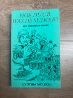 Boek | Cynthia Mc Leod - Hoe duur was de suiker?, Boeken, Ophalen of Verzenden, Gelezen