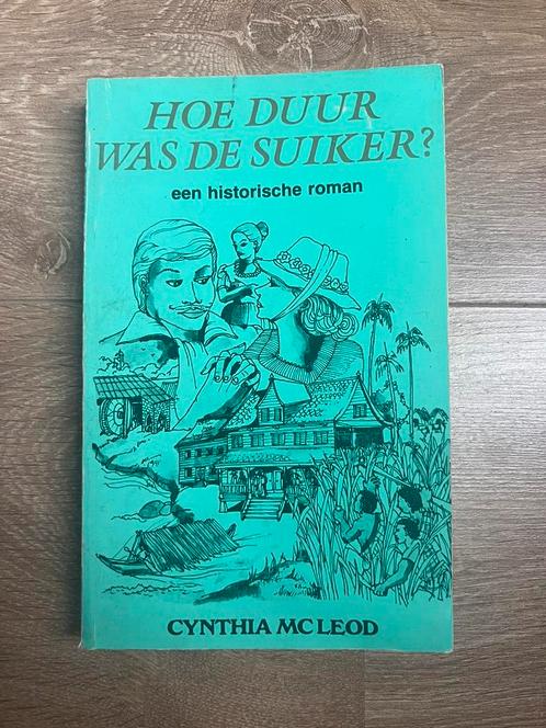 Boek | Cynthia Mc Leod - Hoe duur was de suiker?, Boeken, Streekboeken en Streekromans, Gelezen, Ophalen of Verzenden