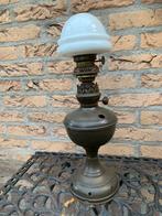 Antieke Olielamp met Glazen Kap, Ophalen of Verzenden
