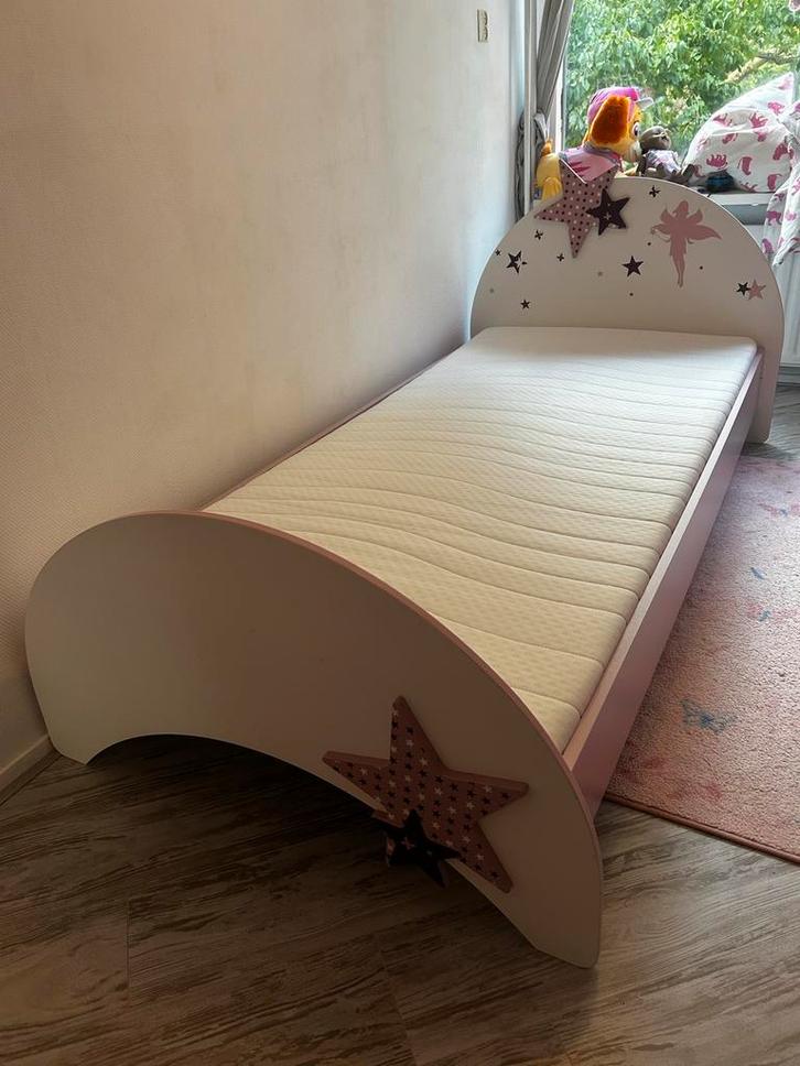 Meisjesbed/Fée bed + zo goed als nieuw matras, Kinderen en Baby's, Kinderkamer | Bedden, Gebruikt, 180 cm of meer, 70 tot 85 cm