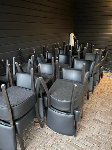 27 Restaurant Stoelen Skai Leer - Goede Staat beschikbaar voor biedingen