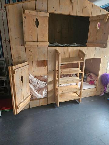 Steigerhout boomhut zeer mooi. beschikbaar voor biedingen