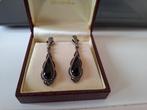 Verzilverde oorbellen met zwarte onyx van Lyppens juwelier, Zwart, Ophalen of Verzenden, Zo goed als nieuw, Met edelsteen