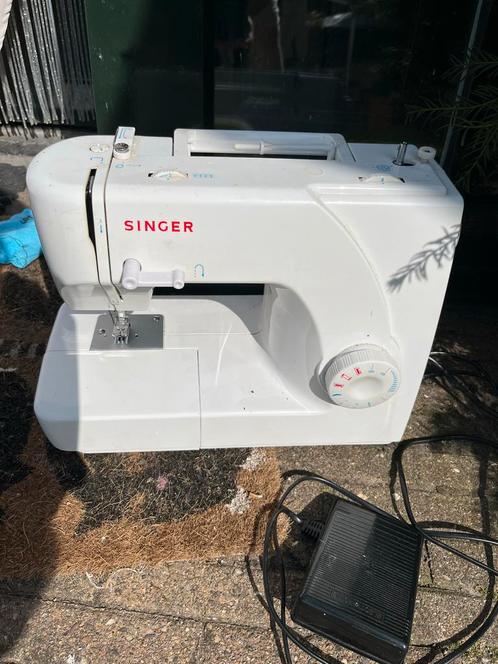 Singer Naaimachine - Model 1507 werkt niet goed., Hobby en Vrije tijd, Naaimachines en Toebehoren, Gebruikt, Naaimachine, Singer