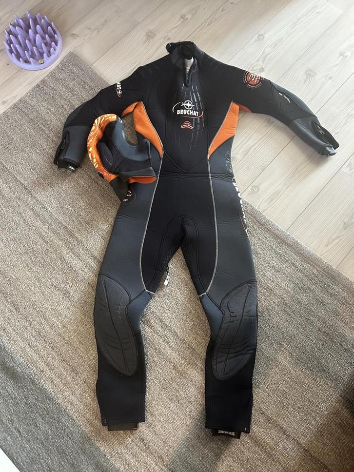 Duikpak Beuchat Dames M 7mm met hood (pakket 45), Watersport en Boten, Duiken, Zo goed als nieuw, Duikcomputer, Ophalen of Verzenden