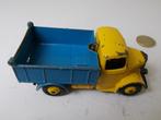 Dinky Toys 410 (1955) BEDFORD TIPPER. GEEL/BLAUW., Dinky Toys, Gebruikt, Ophalen of Verzenden, Bus of Vrachtwagen