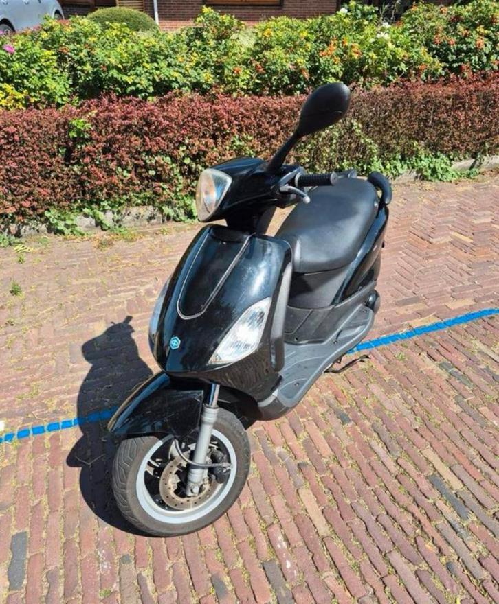 Piaggio fly 125cc a1, Fietsen en Brommers, Scooters | Piaggio, Gebruikt, Fly, Maximaal 45 km/u, Benzine, Ophalen of Verzenden