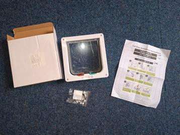 Katten luikje klein honden luikje beschikbaar voor biedingen