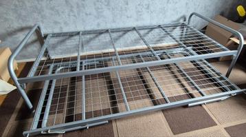 Bed met onderschuifbed - ruimtebesparend! beschikbaar voor biedingen