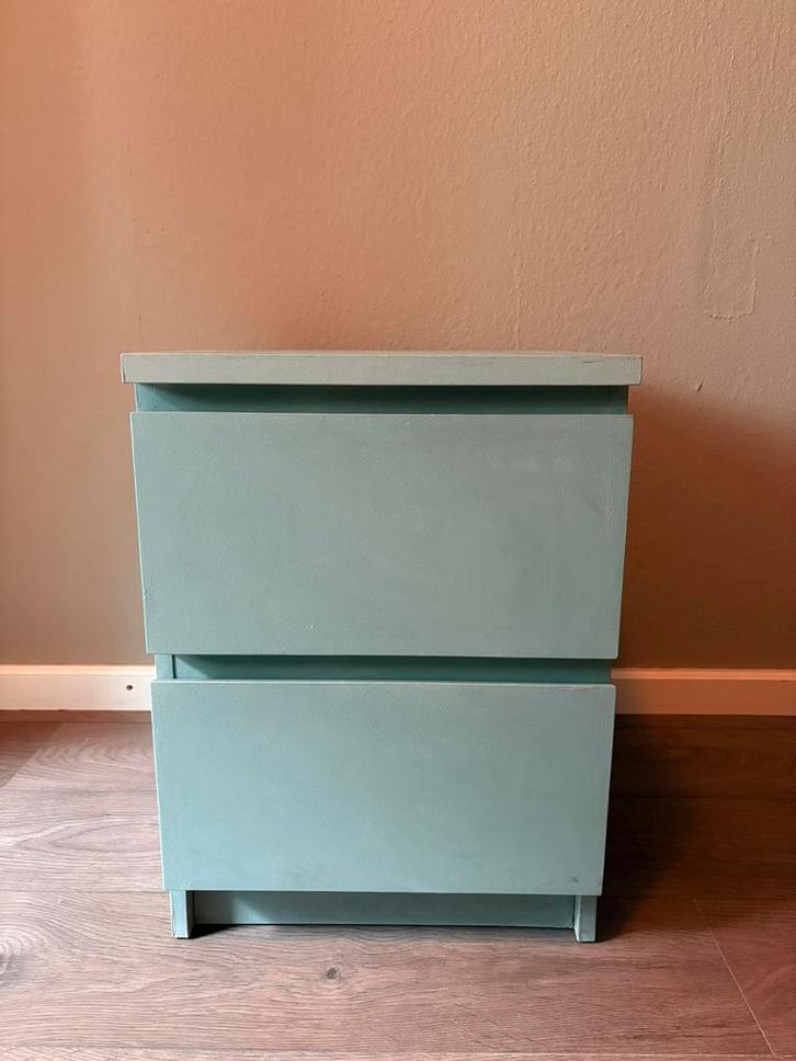 Strak groen nachtkastje — ladekast met 2 lades, Huis en Inrichting, Kasten | Schoenenkasten, Gebruikt, Ophalen
