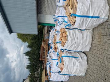 Band hout zuiver douglas beschikbaar voor biedingen