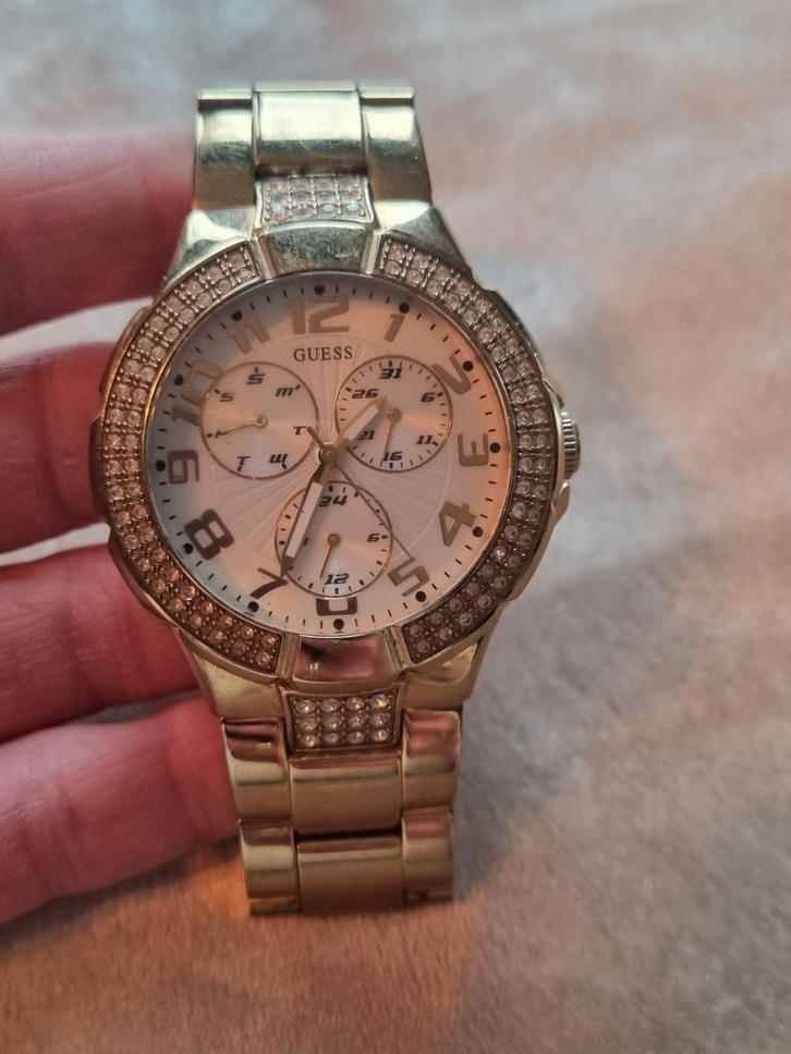 Guess horloge goudkleurig met strass, Sieraden, Tassen en Uiterlijk, Horloges | Heren, Gebruikt, Polshorloge, Overige merken, Goud